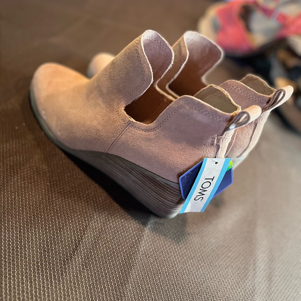 Women’s Toms slip on wedge heels